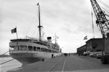 11338 Passagiersschip Auriga aan de kade bij de NV Haven van Vlissingen aan de Buitenhaven.Rederij: Fratelli Grimaldi ...