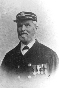 13543 Loods Egbert van Hoepen, schipper bij het Nederlands Loodswezen. Geb. 23-10-1834 te Veere, overleden op 4-4-1921 ...