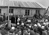 13771 Bezoek H.M. koningin Wilhelmina aan Walcheren, barakkenkamp in Westkapelle