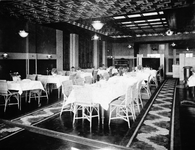 135 Interieur van Grand Hotel Britannia op Boulevard Evertsen. De eetzaal