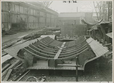 1329 Aanbouw onderzeeboot Orzel voor de Poolse Marine op de scheepswerf De Schelde te Vlissingen. Secties op de bouwplaats