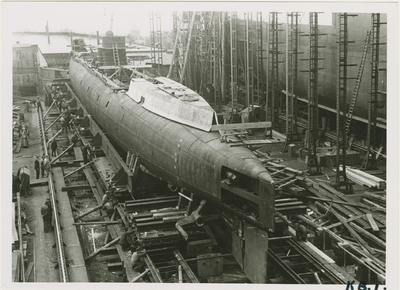 KB1-12 Bouw onderzeeboot Orzel voor de Poolse Marine op de scheepswerf De Schelde te Vlissingen. Helling