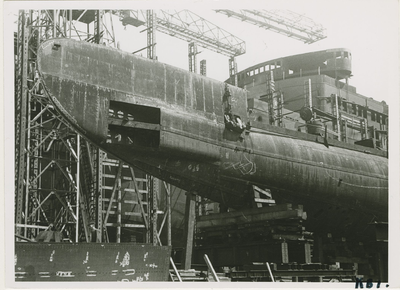 KB1-6 Bouw onderzeeboot Orzel voor de Poolse Marine op de scheepswerf De Schelde te Vlissingen. Helling