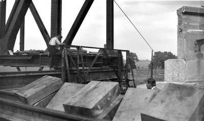 2342 Montage van de Waalspoorbrug te Zaltbommel
