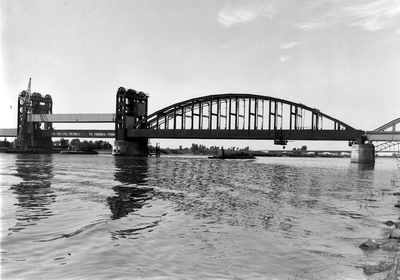 3747 Spoorbrug over de IJssel nabij Hattemerbroek