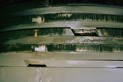 25565 Inspectie beschadigingen aan cilinder 7 hoofdmotor van het Nederlandse motorkoelschip m.s.Lanai