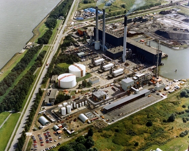 27015 Luchtfoto vuilverbrandingscentrale Botlek bij Rotterdam; reproductie