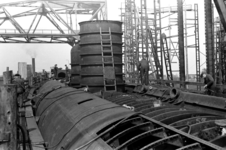10 Poolse onderzeeboot Orzel (bouwnummer 205). Op stapel staande. Zichtbaar bovenzijde romp en de opbouw in aanbouw