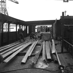 1927 Bouwnr. 217: aanbouw ms. Waingapoe, op stapel bij Bijker
