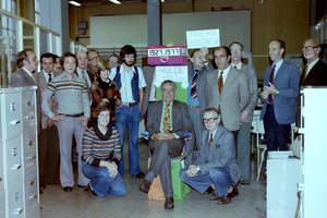 1 50-jarig jubileum Lein Bosselaar. Staand van links naar rechts Piet Geljon, Jasper Baljeu, Hekkebus (met snor), Kees ...