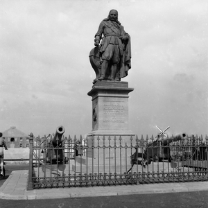 213 Standbeeld op boulevard van M.A. de Ruyter