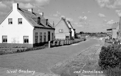 250 Van Doornlaan in West-Souburg. In de straat stonden omstreeks 1950 nog maar enkele huizen. Toen was er nog een ...