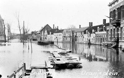34 Tweede Wereldoorlog. Oranjeplein in Oost-Souburg na de inundatie in oktober 1944
