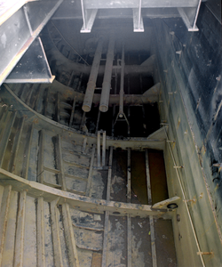 8 Ombouw afzinkbaar zwaar ladingschip Snimos Ace in de stenenlegger Seahorse I (IMO 8213744, bouwjaar 1994); in 1998 ...