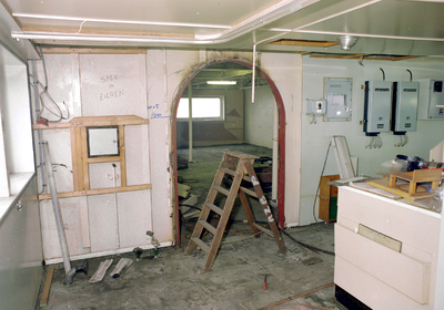 90 Ombouw afzinkbaar zwaar ladingschip Snimos Ace in de stenenlegger Seahorse I (IMO 8213744, bouwjaar 1994); in 1998 ...