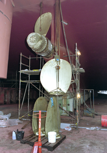 102 Ombouw afzinkbaar zwaar ladingschip Snimos Ace in de stenenlegger Seahorse I (IMO 8213744, bouwjaar 1994); in 1998 ...