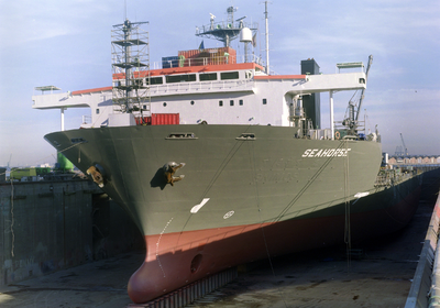 125 Ombouw afzinkbaar zwaar ladingschip Snimos Ace in de stenenlegger Seahorse I (IMO 8213744, bouwjaar 1994); in 1998 ...