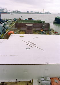 165 Ombouw afzinkbaar zwaar ladingschip Snimos Ace in de stenenlegger Seahorse I (IMO 8213744, bouwjaar 1994); in 1998 ...