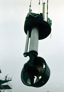 175 Ombouw afzinkbaar zwaar ladingschip Snimos Ace in de stenenlegger Seahorse I (IMO 8213744, bouwjaar 1994); in 1998 ...