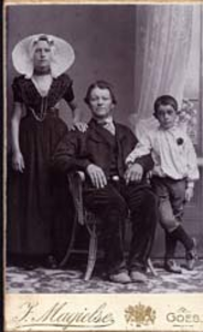 64 Elizabeth van de Griek (1903-1922), Hendrik Gerritse (1840-1920) en Hendrik Gerritse (*1907)