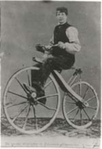 1752 Abraham Luteijn (1853-1912) op een fiets