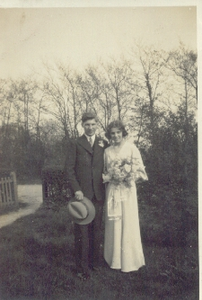 3394 Het bruidspaar Pieternella van Duin (1911-1980) en Sijpko Bakker (1912-1990)
