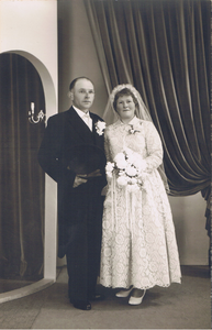 5243 Bruidspaar Petrus Wilhelmus Buijsse (1920-1982) en Apolonia Maria Vermue