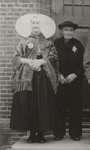 5724 Cornelis Sinke (1876-1963) en Geertruida van de Vrede (1878-1966) in Zuid-Bevelandse dracht