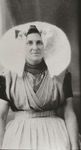 5727 Maria Sinke (1882-1933) in Zuid-Bevelandse dracht