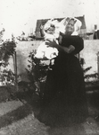 5744 Adriana Mieras (1836-1921) en Petronella Leonarda Bom (*1907)