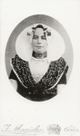 5753 Maria Glas (1881-1955) in Zuid-Bevelandse dracht