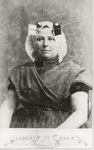 5766 Dina Reijngoud (1861-1915) in Zuid-Bevelandse dracht, echtgenote van Cornelis Bom