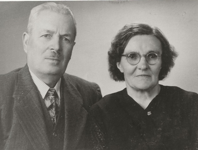 5842 Jan Oostdijk (1886-ca 1957) en Maria Johanna Sinke (1887-ca 1957)