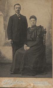 5897 Janna Barendina Versluijs (1864-1947) en Lambertus Dignus van de Linde (1864-1940)