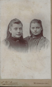 5919 Lambertha Hendrika Coomans (1880-1895?) en Dirkje Adriana Coomans (1883-1967)