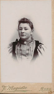 5938 Lena de Regt (1877-1941)