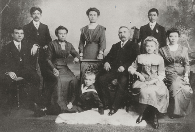6039 Pieter Sinke (*1867) en Margrietha Wisse (*1869) met gezin