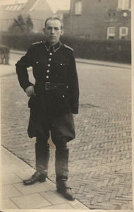 6076 Willem Marinus Sinke (*1918) in uniform