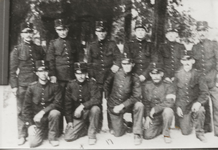 6082 Paulus Sinke (1881-1969) (links onder) in uniform