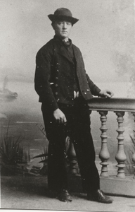 6087 Marinus Sinke (1858-1925) in Zuid-Bevelandse dracht