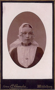 4224 Catharina Cornelia de Vos (vermoedelijk) (1878 - 1893) in Walcherse dracht