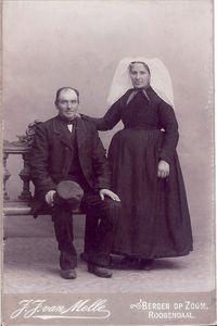 4235a Pieter Vriens (*1867) en Metje Vroon (*1866)