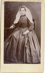 4343 Pieternella Jacomina van der Weele (1839-1886) in Zeeuwse dracht