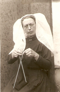 4360a Jacoba Pieternella van der Weele (1901-1984) in Thoolse dracht