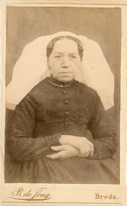 4369a Pieternella van der Welle (1840-1914) in Thoolse dracht