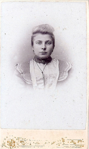 4381a Catharina van der Werff (*1901)