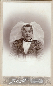 4396 Elisabeth Helena Westerweel (1881-1962) in Thoolse dracht