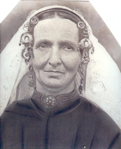4411 Maatje Adriana Weijler (1840-1924) in Thoolse dracht
