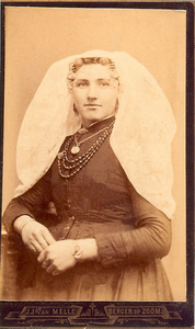 4426 Maria Izabella de Wilde (*1871) in Thoolse dracht