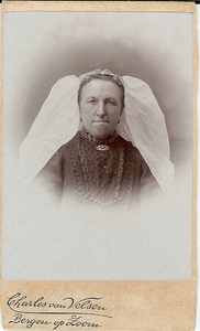 4434 Cornelia de Wilde (1862-1942) in Thoolse dracht